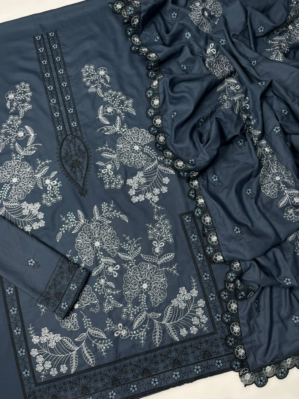 Ethnic 272 Dhanak Unstitched 3-Piece Suit