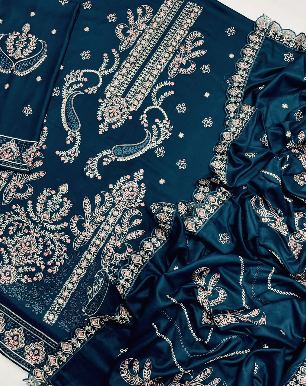 Gul Ahmed Winter Dhanak 3-Piece — K 202 B