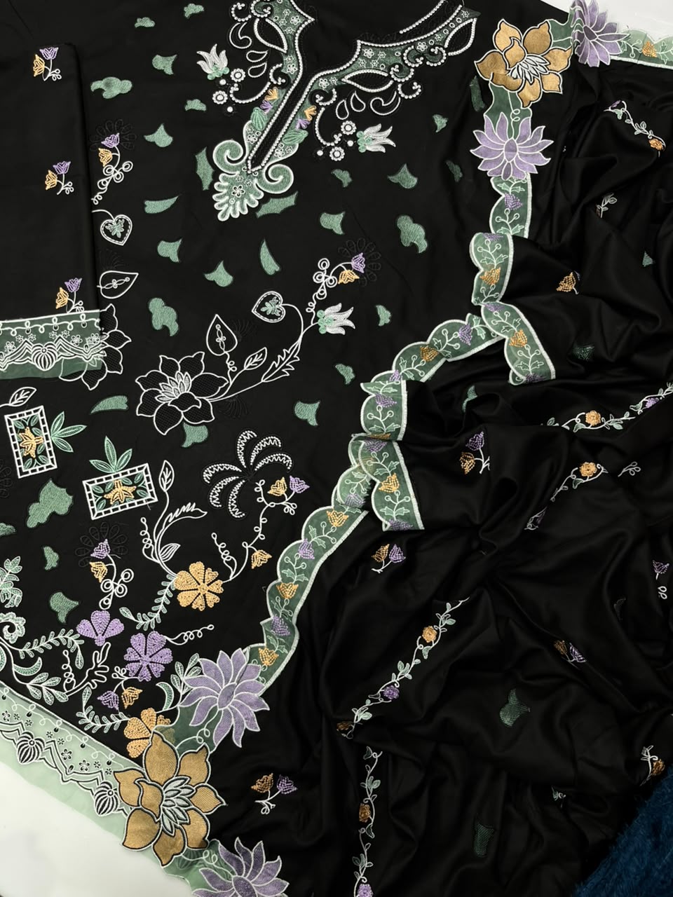 Qalam Kar Winter Dhanak 3-Piece — K 201