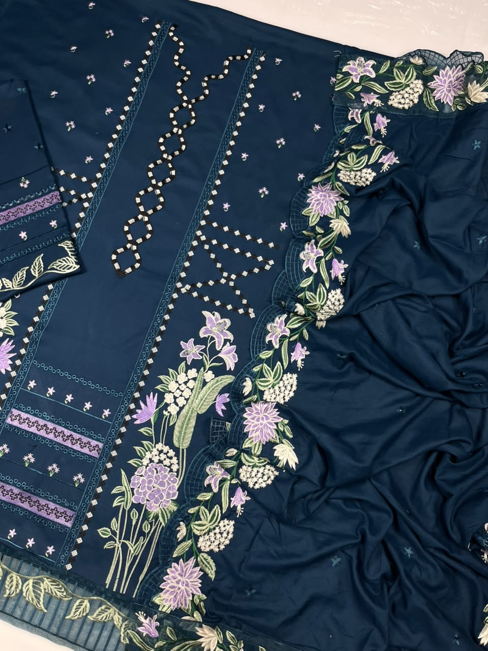 Crimson Winter Dhanak 3-Piece — K 210