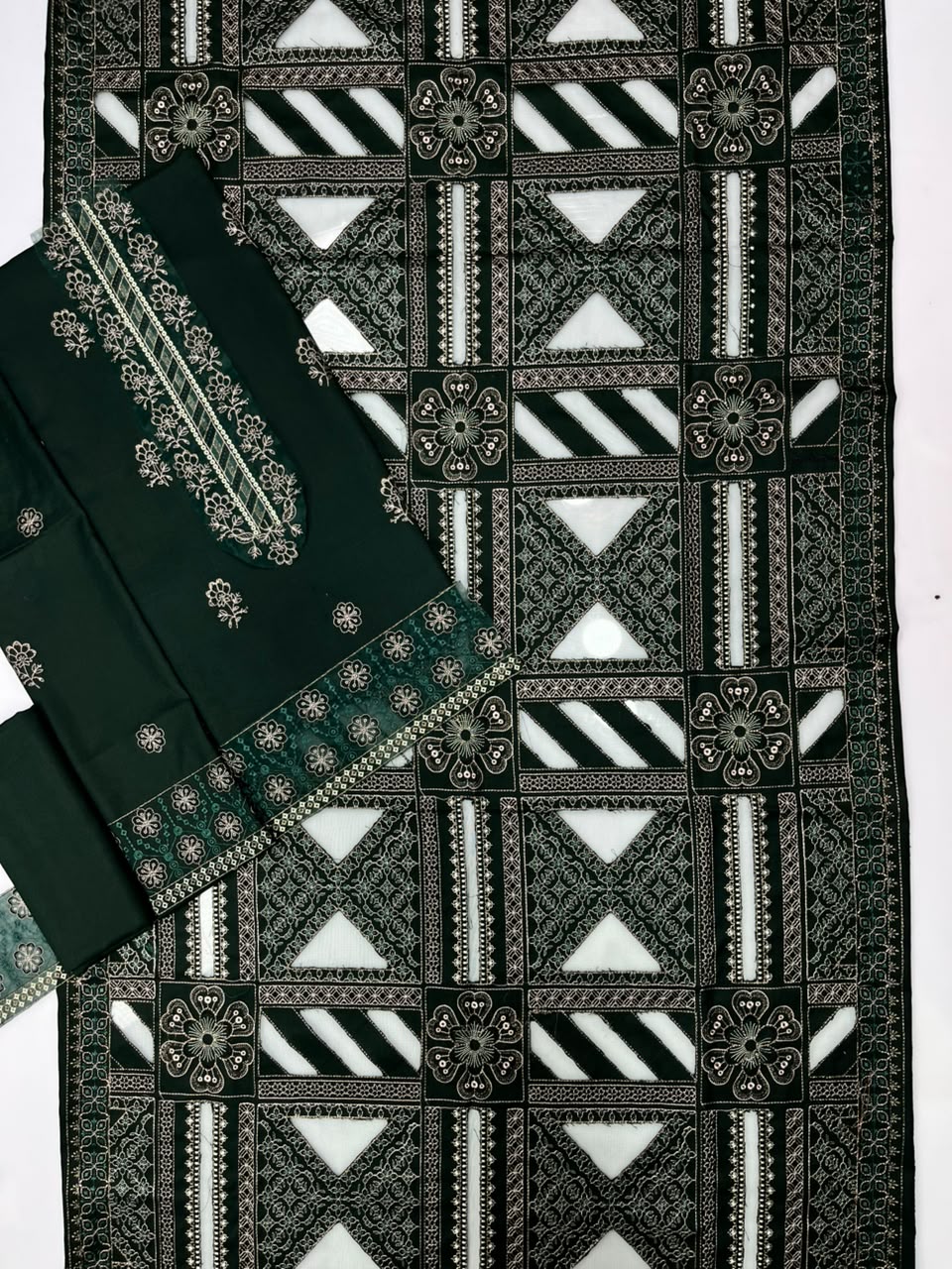 Bareeze Winter Dhanak 3-Piece — K 504