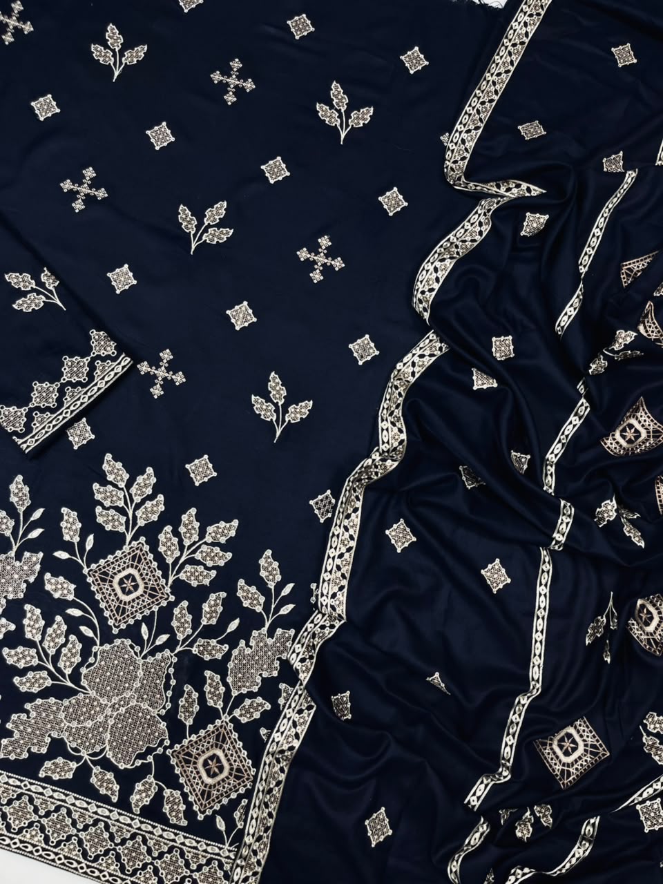 Iznik Winter Dhanak 3-Piece — K 206