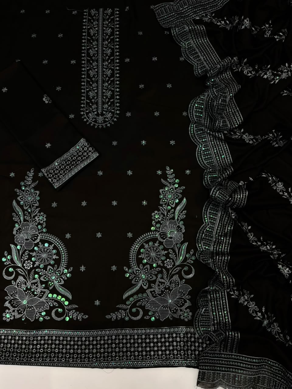 Baroque Winter Dhanak 3-Piece — K 215