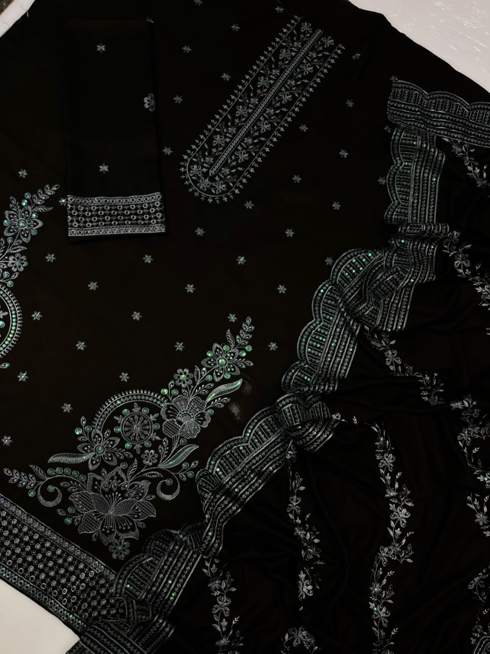 Baroque Winter Dhanak 3-Piece — K 215